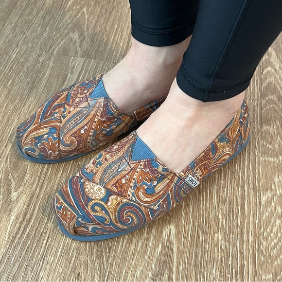 Toms Paisley Slip-On Flats - Picture 2 of 11